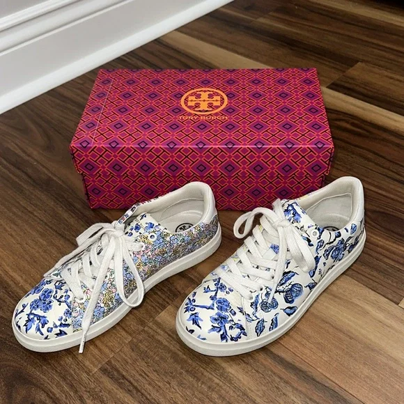 Tory Burch Lace Up Sneakers Leather with Rubber Soles Size: Women’s 6 - Picture 3 of 5